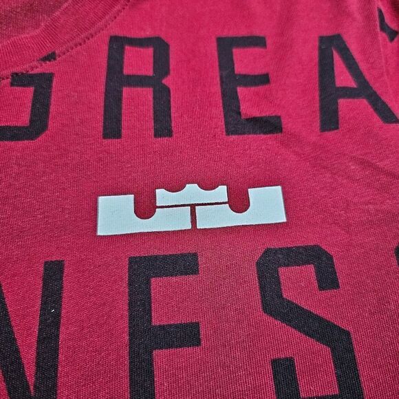 Nike LeBron James Strive For Greatness Tee Shirt AOP Black Crimson S Basketball - Picture 2 of 7
